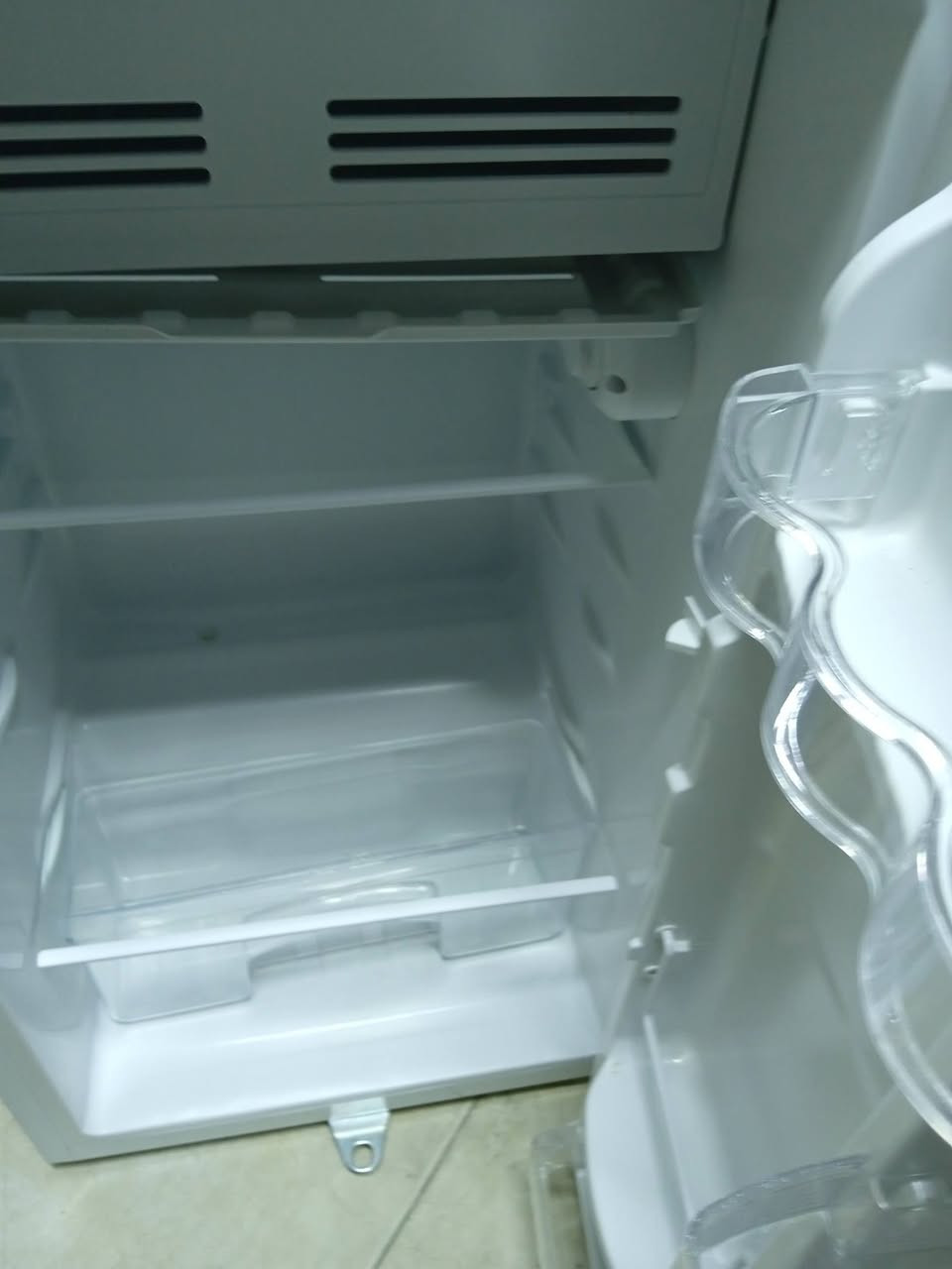 اغراض مستعمله نظيفه جدا للبيع هفلان قرب جامع سيد طيب ***********
