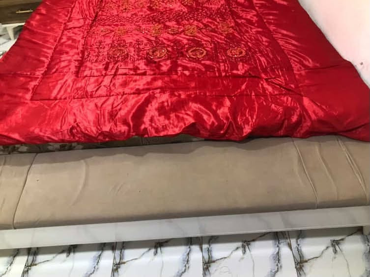 سلام عليكم .
غرفة نوم للبيع استعمالها قليل 9قطع بـِ400الف مستعجل ع بيعتها مكاني بغداد حي الاعلام***********.

