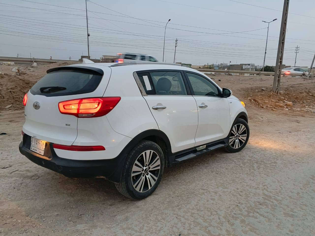 كيا سبورتج  2014 . أمريكي. فورويل . مكينه 2400 . قطعتين تبريد . تحكم ستيرن. مانع انزلاق. تحكم بتقليص البنزين أشاير بلمري . رام خزن . علمأ طختهه صبغ نصف البابين جهه السايق وخشم البنيد   السعر . علرقم  ***********
