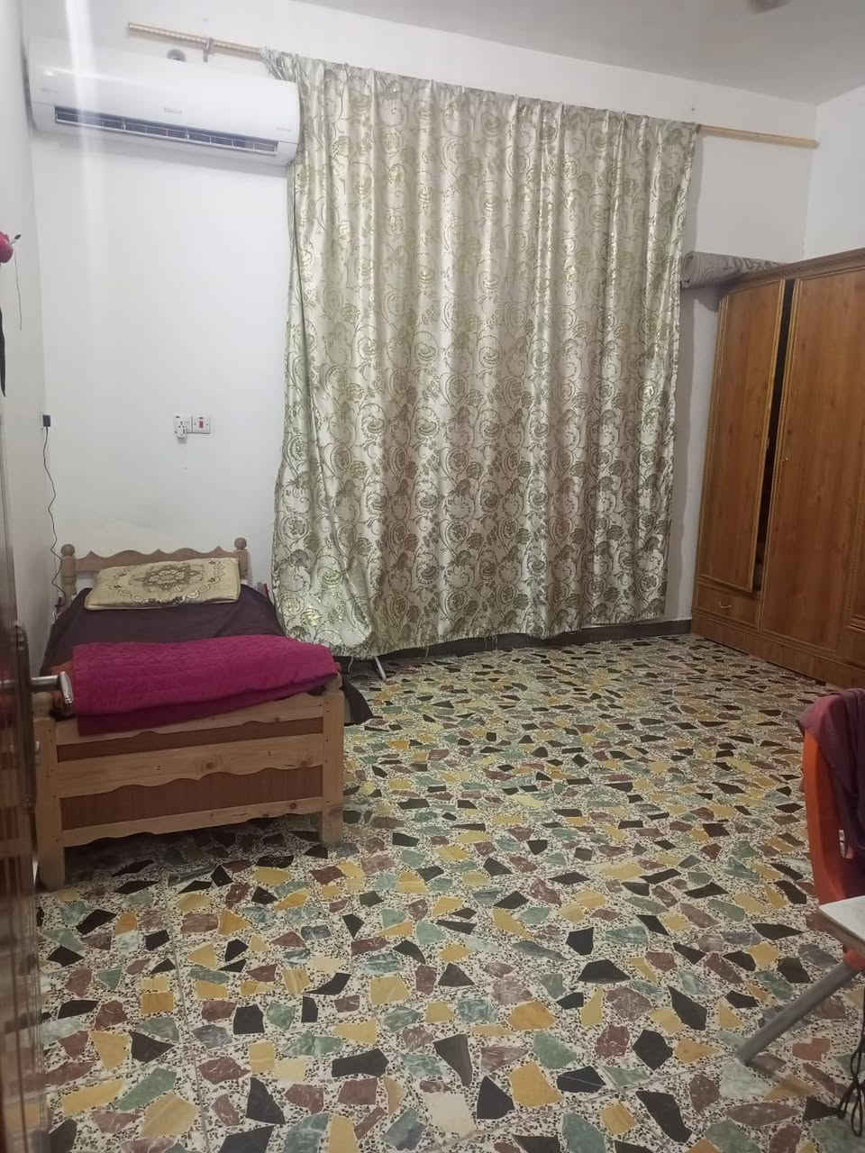 سلام عليكم بيت للبيع في منطقه الدبية على شارع مقابيلة ساحة مساحتة163طابقين الطابق الاول يحتوي(استقبال، مطبخ، صالة، غرفة واحدة، صحيات،منور) الطابق الثاني(غرفتين وهول بدون صحيات)
اللاستفسار 
***********
