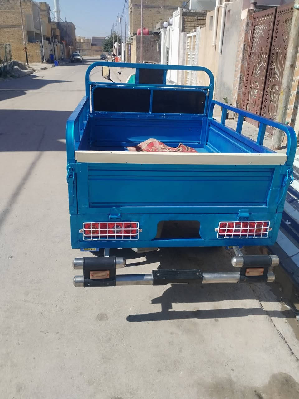 سلام عليكم من رخصه الامدن ستوته للبيع مديل 20معمره رقم ابيض بسمي مكان زين القوس قريب على مدرسة الشهيد يعقوب يوسف السعر المطلوب 2500وبيه مجال للشراي للستفسار اكثر إتصال ***********
