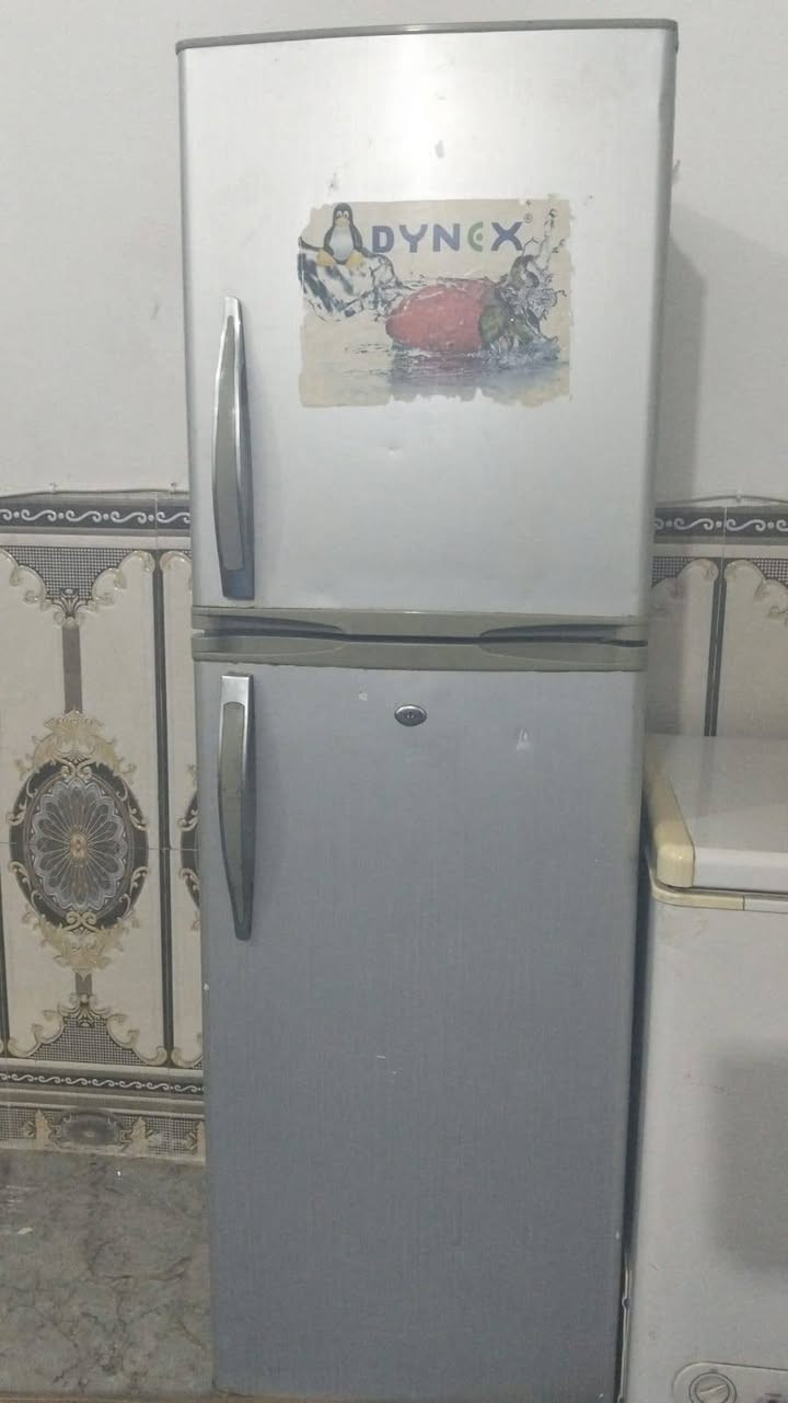 ثلاجات للبيع عدد اثنين شغالات ع الفحص مكان هبهب لاتصال ***********
