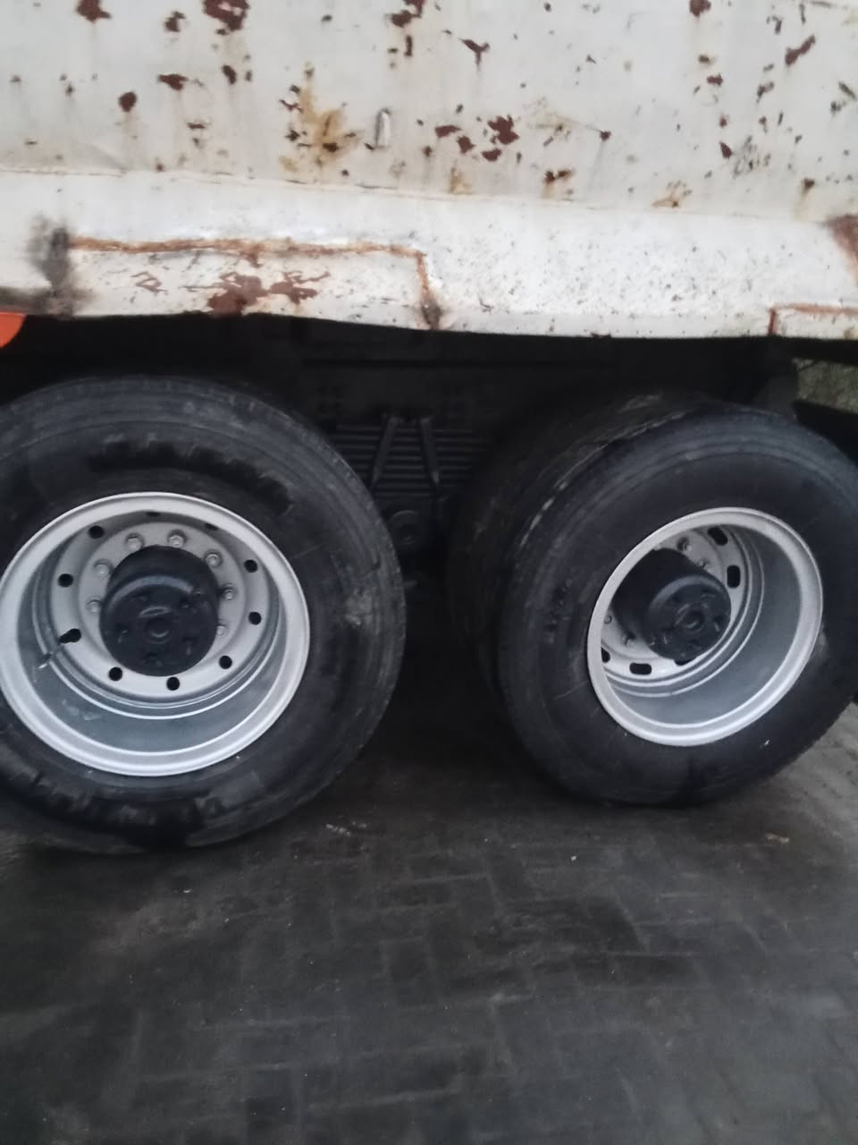 سلام عليكم سكانيه لبيع مكينة سته انجكتر جديده مجموعه مثلثات كرسي جبير تخم تاير جاهزه العمل الهاتف ***********
