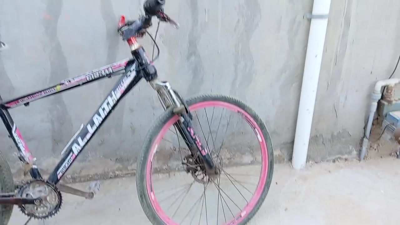 السلام عليكم بايسكل جبلي للبيع بسعر 25 وبي مجال بسيط البيع عل وضعه


**إذا كنت صاحب هذا الإعلان وتريد حذفه لأي سبب، رجاءا أرسل رسالة إلى الدعم الفني**