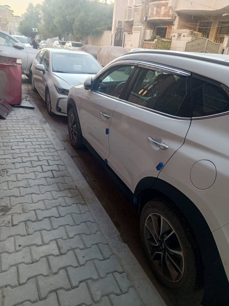 السلام عليكم 
 توسان خليجي 2018
 رقم بغداد الجديد 
هزه سنويه جديدة
يدات نيكل
شاشة كبيرة حساسات اماميه وخلفيه
كاميرا خلفية
مري شفط مع اشاير
لد نهاري
تحكم ستيرن
كشنات جلد
الارضيه مغلفة جلد
تطعيم الداخل صاجي 
ثلاث وضعيات قيادة (سبورت,عادي,ECO)
تبريد قطعتين السياره مكفوله محرك كير مكفول بسمي السعر 183 وبيه مجال العنوان بغداد الاعظميه *********** وتساب ***********
