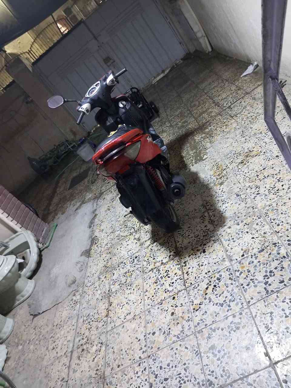 سلام عليكم من رخصه الادمن دراجه للبيع بلاديه مكينه مفتوحه مره وحده كهربائيات شغاله  كلهة كفرات كله مختمه من الطول للطول سكنس نثيه دراجه حلوه السعر 500وبيها مجال العنوان المنصور القادسيه ***********لل استفسار تواصل عل رقم الكفر الخلفي الايمن جانت بصف نار عاليه وشويه ماع شي قليل
