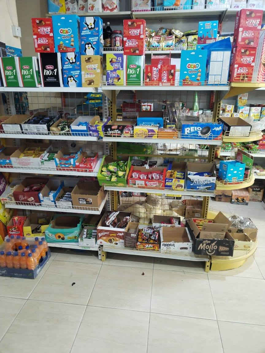 السلام عليكم رفوف للبيع
***********
