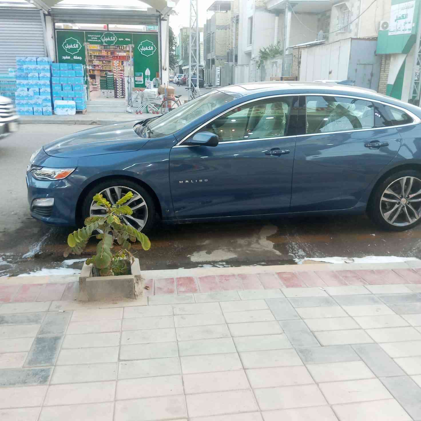 السلام عليكم.
شوفرليت ماليبو 
موديل 2024
فئة بريمير
مكينه 1500تيربو
المواصفات اوتو بارك
(1)- اللون ازرق
(2)- عداد المسافه :  8 الف كيلو 
(3)- -محرك 1500 تيربو 
(4)- كير 9 نمر
(5)- بصمة تشغيل وبصمة أبواب
(6)- تشغيل عن بعد 
(7)- ويل فراشه حجم 19
(9)- إشارة بالمراية
(10)- نقطة عمياء بل مراية
(11)- لايت زنون بلادي
(12)- لد أمامي 
(13)- فول تحكم ستيرن 
(14)- كشنات كهرباء 
(15)- تبريد قطعتين 
(16)- كشنات جلد ابيض بلادي 
(17)- تبريد كشنات 
(18)- تدفئة كشنات
(19)- كشن ذاكره خزن 
(20)- تدفئة ستيرن
(21)- صاج بلادي 
(22)- سماعات BOSS
(23)- مانع انزلاق
وبعد مواصفات بيها معروفة 
السيارة كللش جديدة 

#جاهزة من كل النواحي 
علما سيارة حرة تترقم جميع المحافظات 
السعر / 145

العنوان / العماره

للاستفسار/***********
