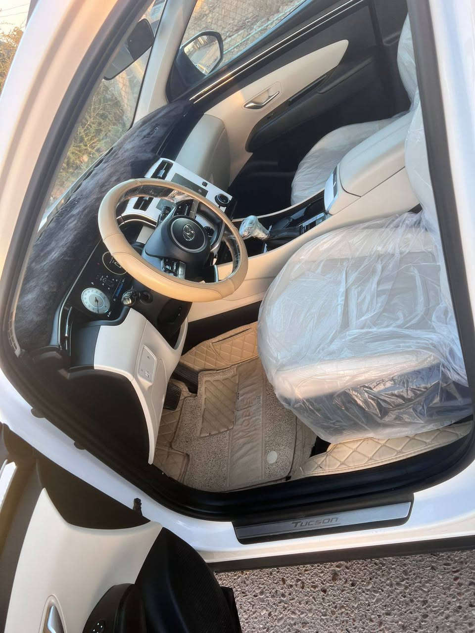 سلام عليكم
توكسان 2024
رقم بغداد انكليزي بسمي
مكفول كفالة عامل
ماشيه 30 الف
فوال موصفات من عده الفتحه
السعر 215وبيه مجال
المكان بغداد
***********
