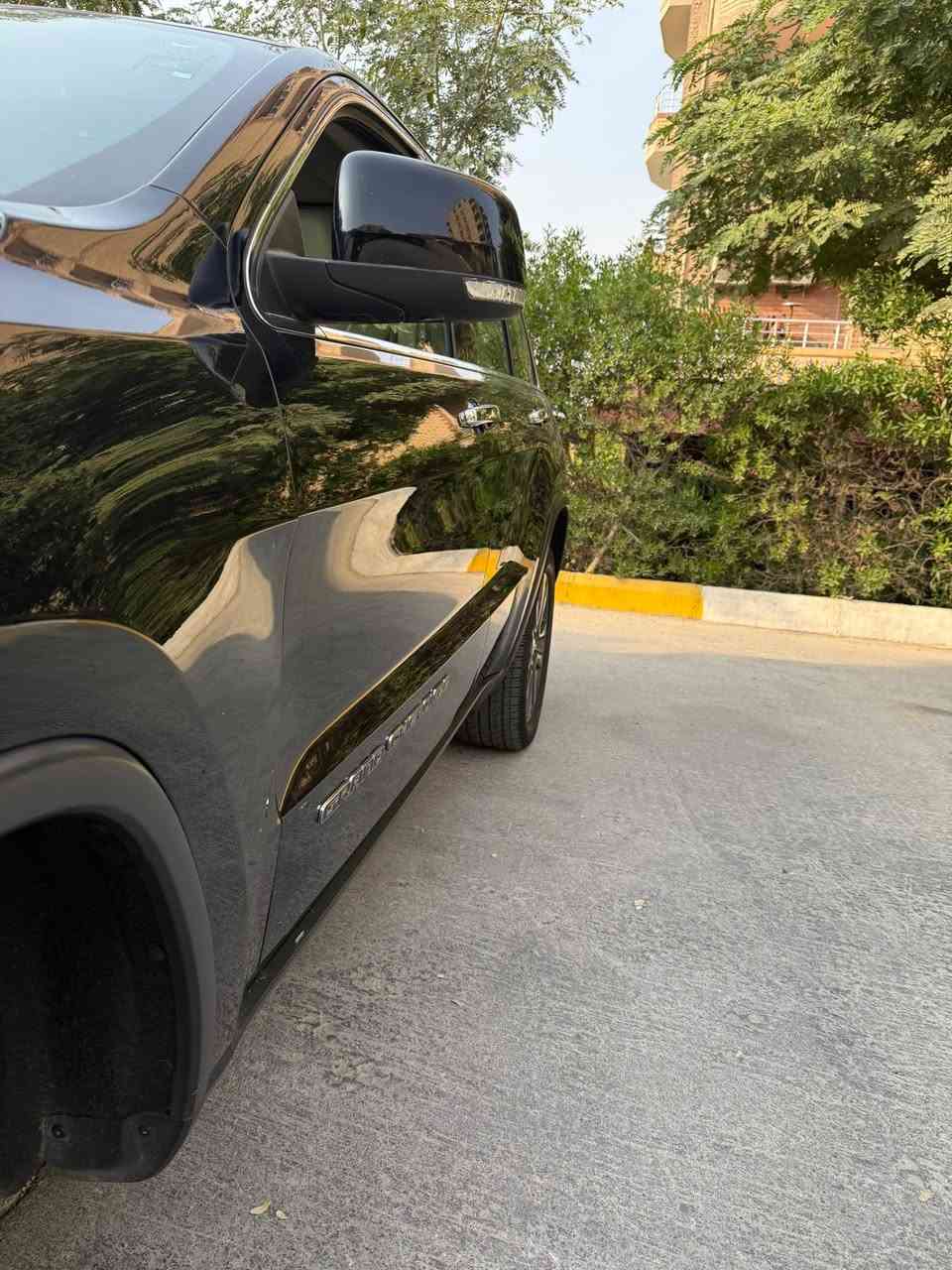 جيب كراند شيروكي موديل 2018 خليجي وكالة هارلم ، رقم اربيل سنوية وهزة جديدة
مواصفات Limited plus

مكفولة من الضربة والصبغ ، كفالة شاصي ولغود وبدنة وكير ومكينة ومحرك

ممشى السيارة / 69 ميل ، 110 كيلو

مواصفات :- 
شاشة 
حساس خلفي وحساس امامي
اشاير بالمري ، مانع تصادم خلفي 
4 وضعيات قيادة ، شفتات بالستيرن 
تبريد وتدفئة كشنات ، تدفئة الستيرن 
مري قابل للطي ، 3 شاشات ، واحدة امامية واثنين خلفيات 
كشنات خزن ميموري ، وباقي مواصفات الLimited plus المعروفة 

مكان السيارة / حي الجامعة / مجمع الايادي/بسكولاتة
الرقم / ***********

السعر / 25000$ وبيهة مجال
