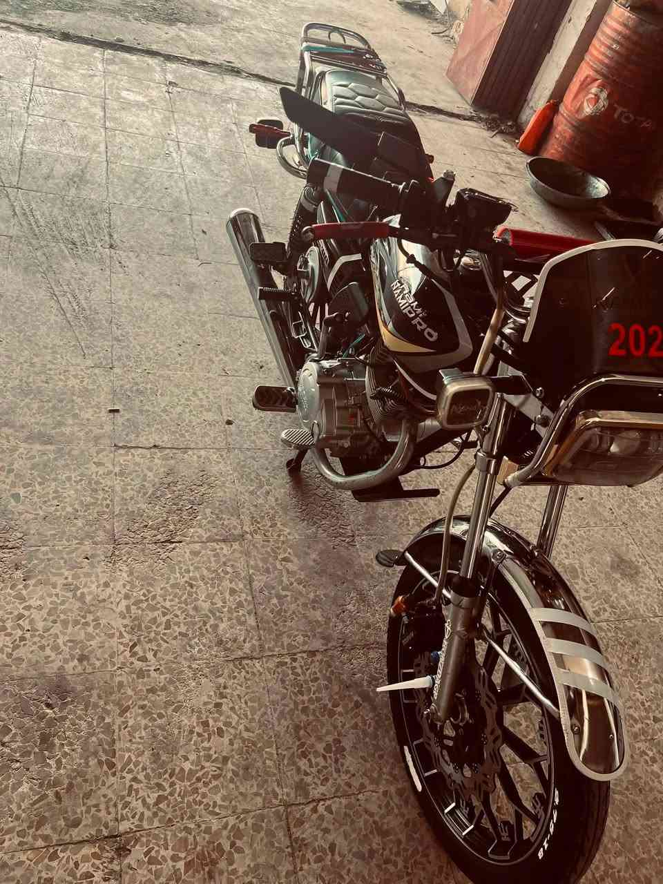 سلام وعليكم 
للبيع فقط هودنزا نامه برو 200 cc
2025 نضافه فول لل اخير 
***********
