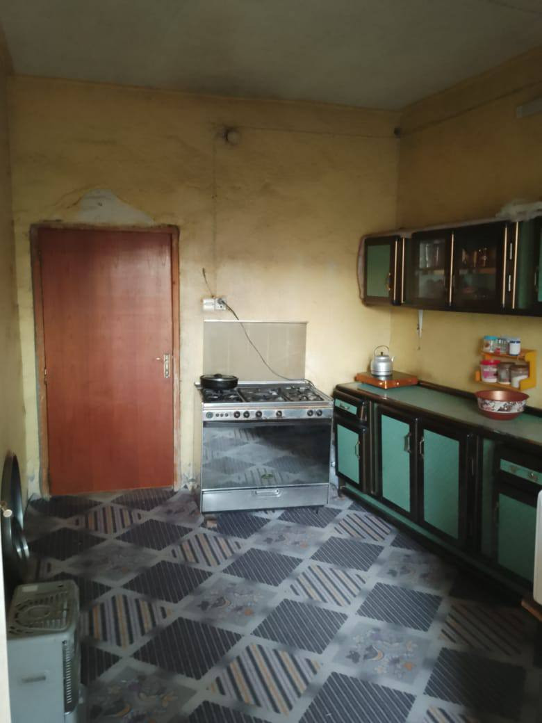 السعر 65 وبي مجال   بيت للبيع مساحه 150 متر طابو زراعي سند 25 يحتوي على غرفة نوم وصاله واستقبال ومطبخ وصحيات العنوان على ربيانه قرب مدير الناحيه على الشارع الرئيسي للاستفسار مراجعة مكتب حيدر السلطاني او لاتصال ***********
