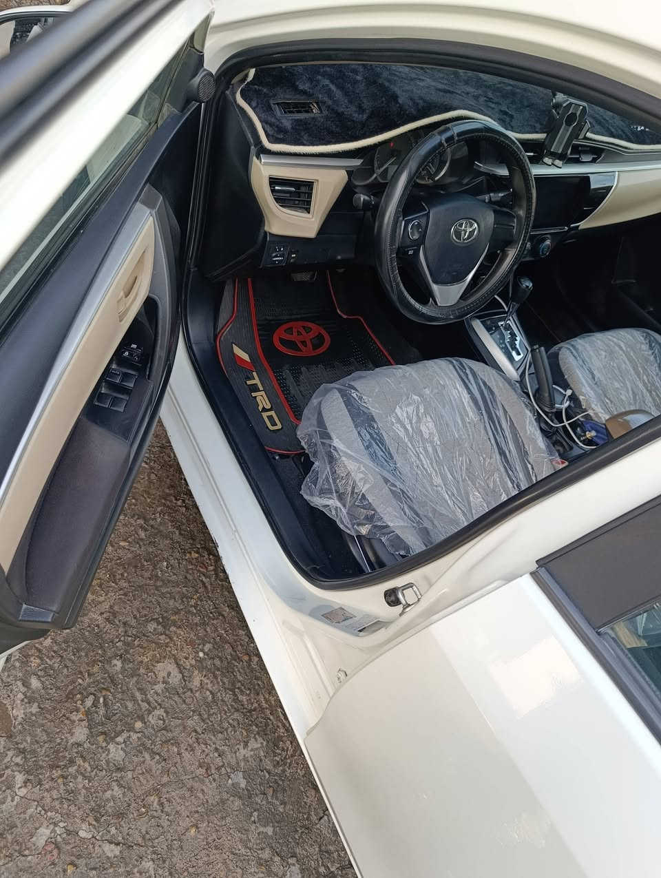 كورلا 15خليجي مكينه 2000ضرر جاملغ الخلف السيق وبنيد أمشر شبر بس مصبوغ كله لجماليه مكينه وكير خير من الله تبريد تدفئه كلها شغاله كهربائيات كلها شغاله سيارة ماشيه 220كيلو حقيقيي لايت زنون
قبق جنطه بي خيسات ودوسات هم بيهم طعجات مو خياس ولباقي كفاله
سعر 133وبيهامجال للطيبين مكان سيارة بغداد حي العامل 
رقم سليمانيه سارة بسمي ثاني يوم أحولك
رقم الهاتف ***********
