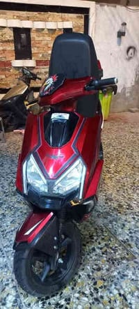 للبيع دراجه شحن سكنس مو موديل 2025 جديدة لون ماروني حجم كبير بطاريات 6...