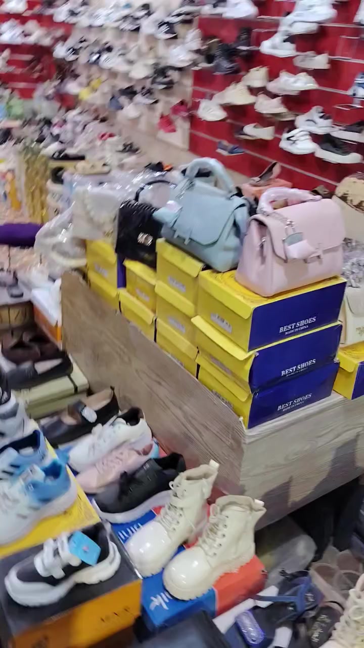 إلى زبائننا الكرام
الحمد لله وصلت قسم من بضاعة العيد
موديلات كله راقيه من نسائي واطفالي وبيبي وأنواع الصنادل
العنوان مجمع حاتم البدري قضاء الفجر شارع الشطري
واتساب ***********
واهلا وسهلا بيكم
اخوكم حاتم البدري
