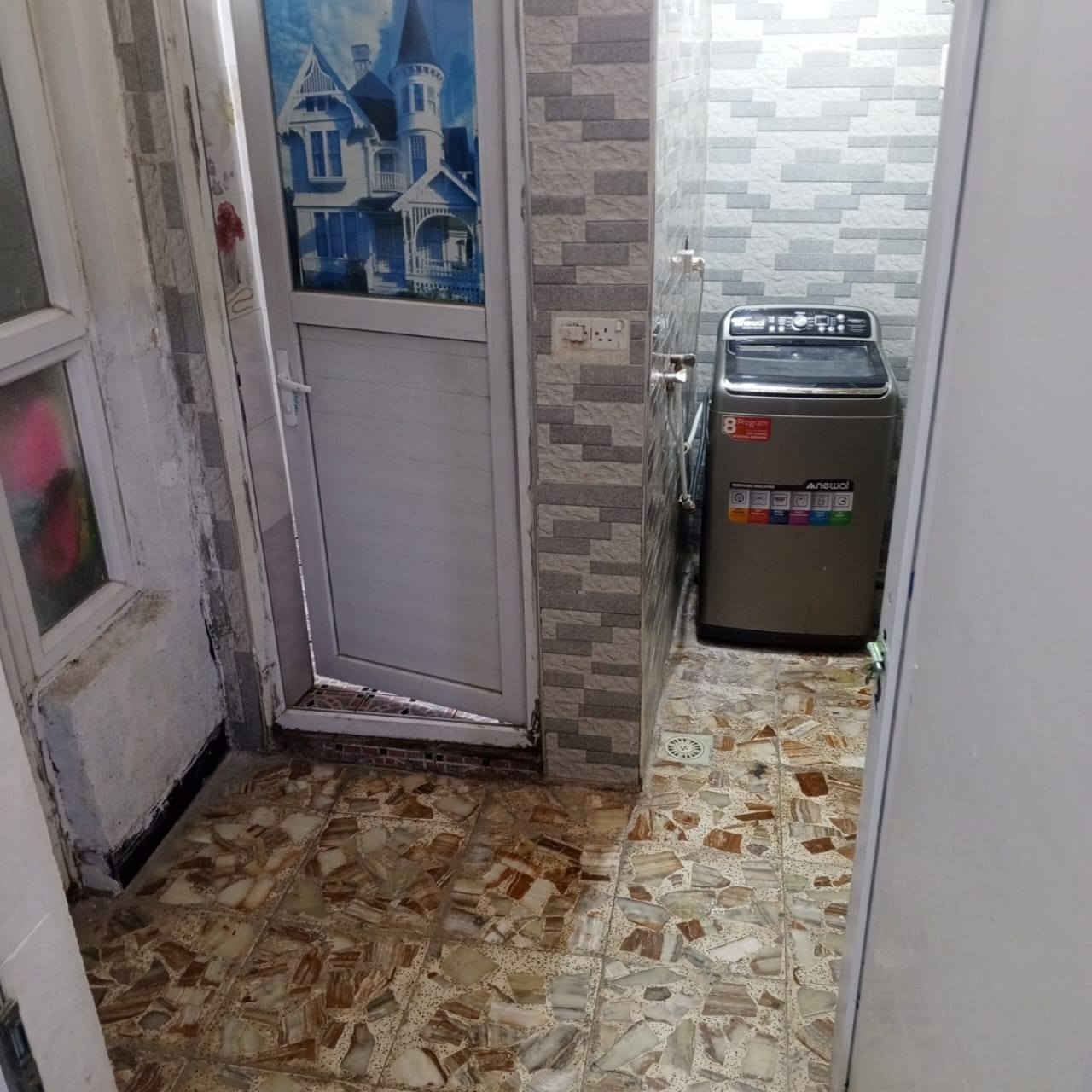 يالله
بيت طابو صرف منطقة حي المنتظر الشوصة مساحة ١١٢م يحتوي على
طابقين الأول 
 استقبال وغرفة نوم  ومطبخ وصحيات وطارمة وصالة
الطابق الثاني
ثلاث غرف نوم
واحدة من هذه الغرف نظام السويت
وصاله وحمامات 
بناء الأساس صب  البناء طابوك
السقف صب
 دواخل البيت سيراميك وكاشي  بيت مرتب وقريب على السوك  خدمات كاملة تبليط ومدارس وكهرباء ومجاري 
بناء البيت سنة ٢٠٢٢
السعر خاص وتساب  للاستفسار أكثر
***********
