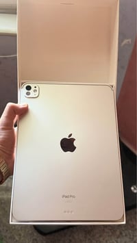 آيباد ١١ برو • ٢٥٦ • بطارية ٩٨٪