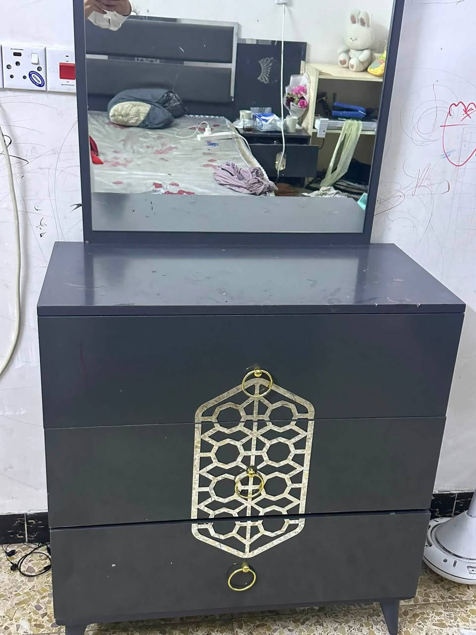 السلام عليكم ورحمه الله اغراض للبيع للاستفسار علما السبالت انفيرتر يعمل على السحب والغساله جدد مشتريهم العام ***********
