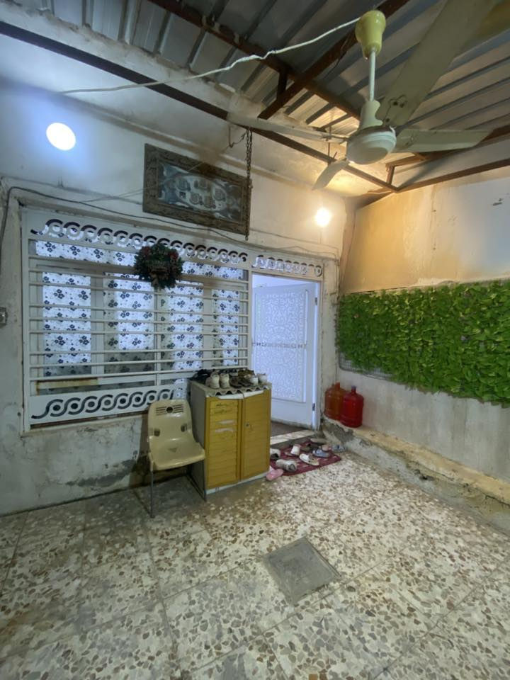 للبيع دار مشتمل 100 متر بيت بنائة نظيف سقف كونكريت عالي عن الشارع بالاكرمين يم المدارس سعره 105 مرجعة نفس الدار هاتف ‭☎️☎️

‭0788 588 6511‬
