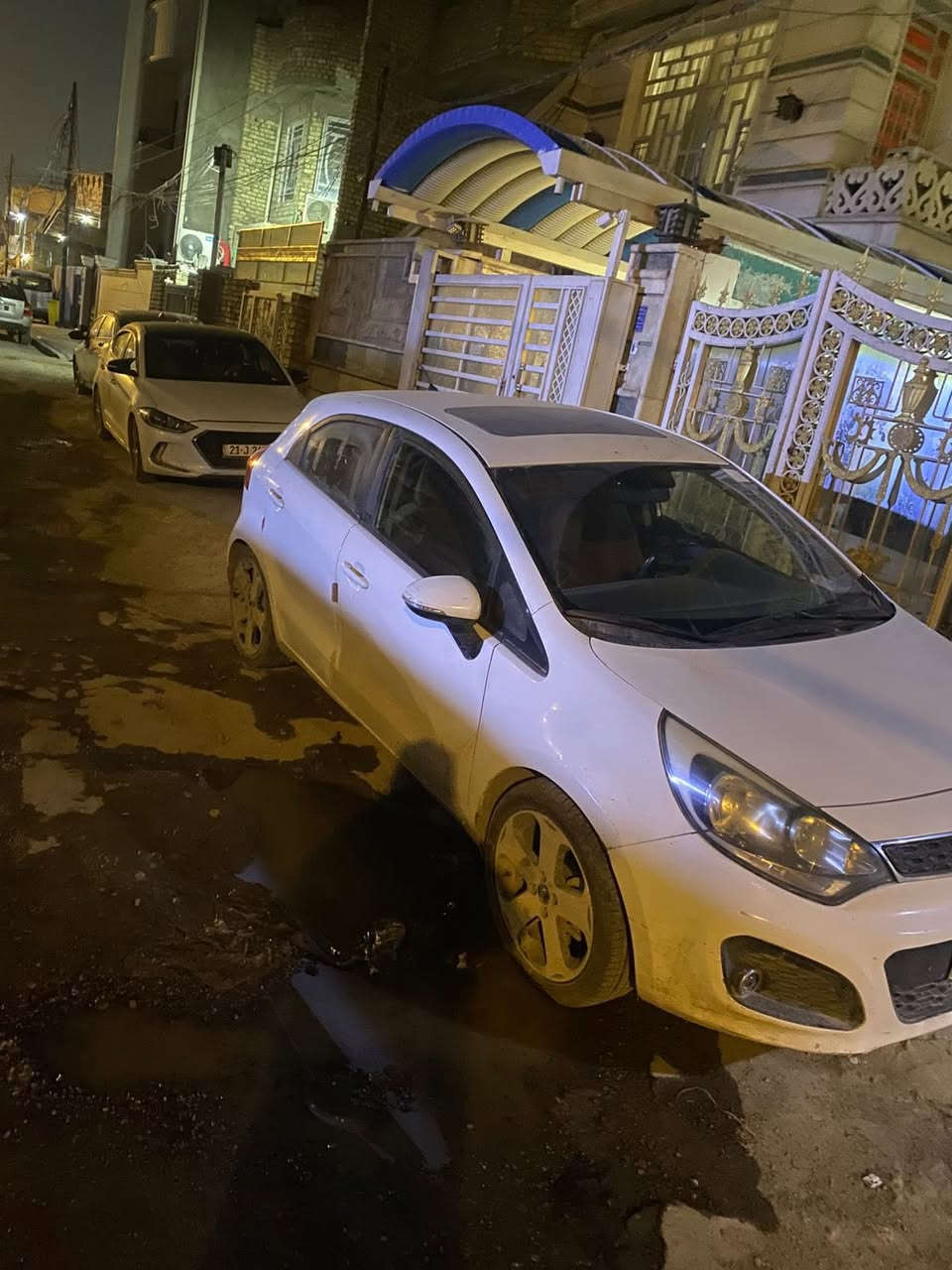 كيه ريو خليجي 
موديل ١٣
محرك ١٦٠٠
كير مكينه مكفول
تبريد شغال
تخم تاير جديد
باتري جديد
صدر جديد
السيارة جاهزة من كلشي 
حادثة جاملغ صفحت السايق وباب خلفي السايق بدون دواخل 
السياره بسمي تريد تحويل تريد وكاله 
المكان بغداد. المشتل 
السعر 92وبيه مجال 
***********
