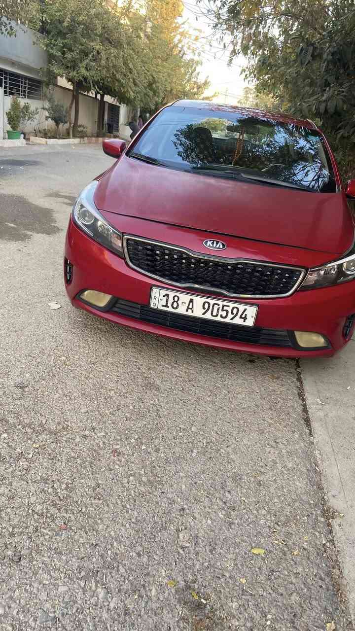 السلام عليكم…للبيع كيا فورتي 
"موديل 2018" 
حادثها : 
اجت بي من امريكا بس بنيد و بأمريكا هناك مبدلين جاملغ عكس السايق امامي و باب مصبوغة كلير والمحرك مفتوح كازكيت فقط  
رقم بابل انگليزي السيارة بإسمي سنوية لحد 2030
السعر / 105 و بيها مجال قليل 
للاستفسار عالرقم / ***********و
