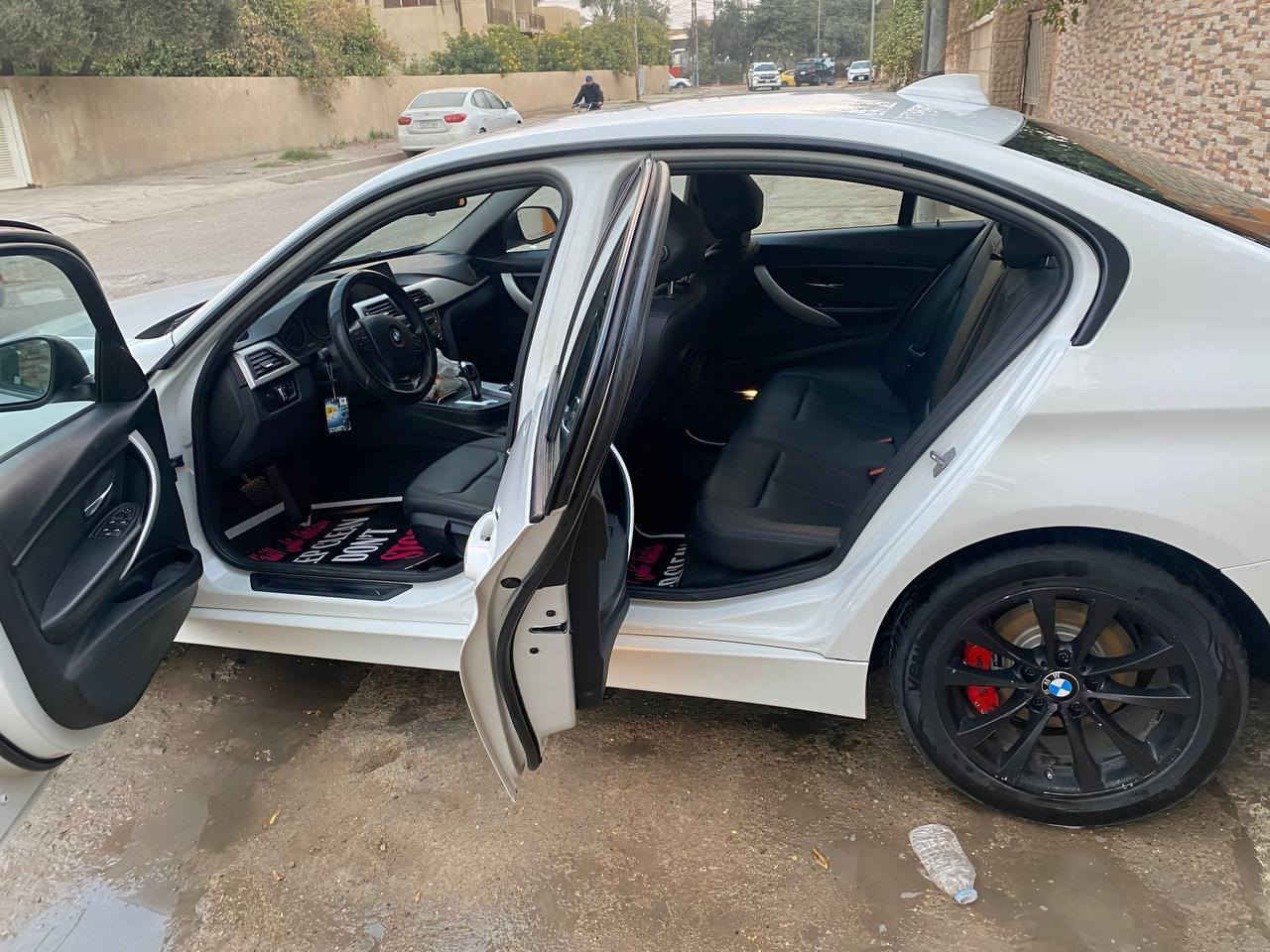 شباب بيأم 320i موديل 17 ماشية 150الف بيع مستعجل 130 ورقة قفل وارد امريكي بيها باب خلف لسايق فقط بدون ايرباك للاستفسار ***********
