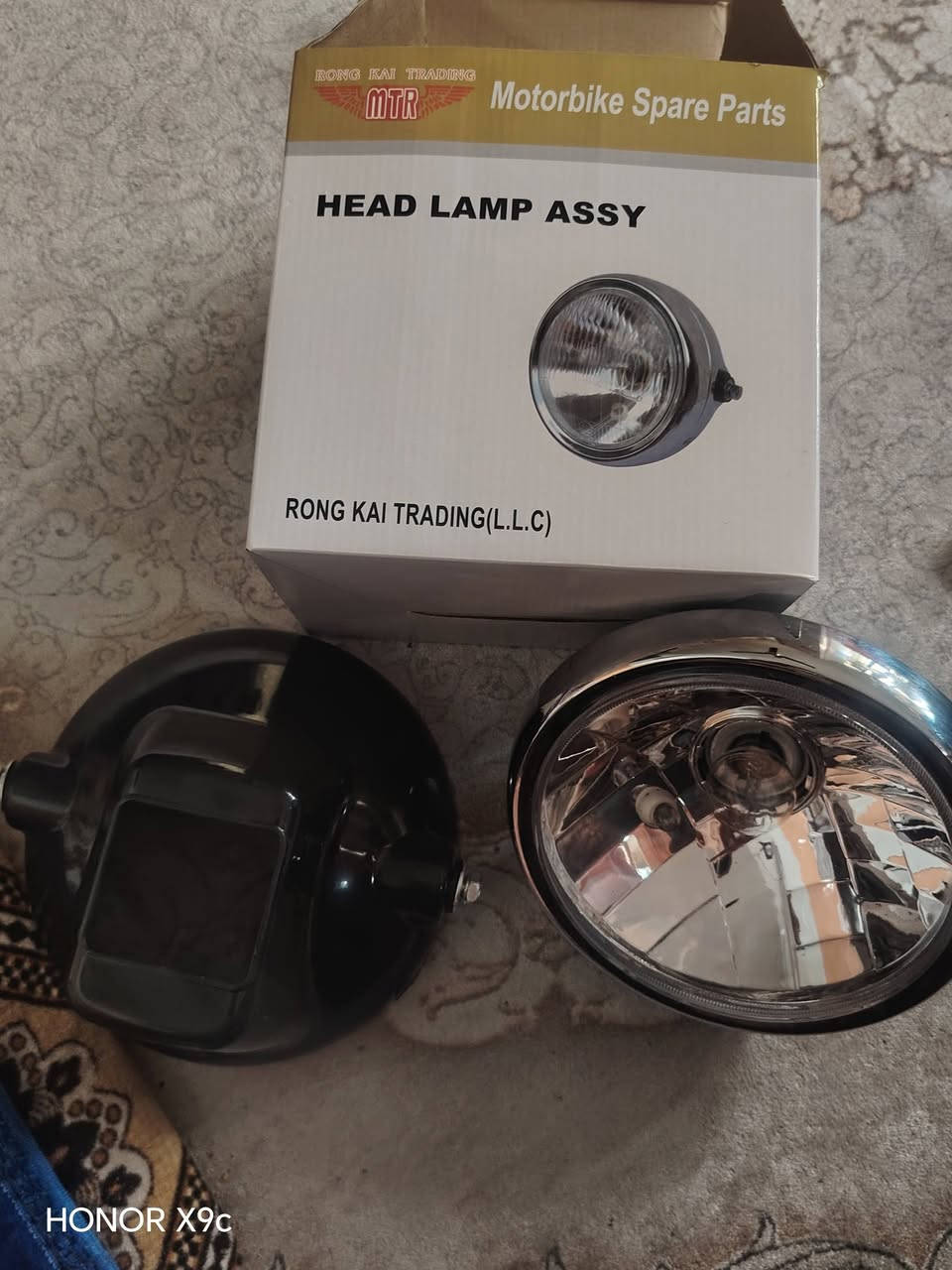 سلام عليكم شباب هاذه لايت مال دايون جديد شتريتهه علمود الهزه ورجعت فتحته ماخذه ب ١٢ اني تعال أخذه ب ١٠ الف لايت كامل هوه والقاعده ***********
