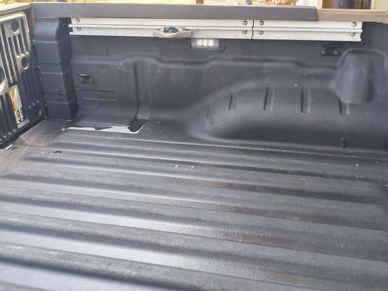 سلام عليكم 
من رخصة الادمن 
نيسان فونتيرة برو فور اكس 
موديل ٢٠٢٣
لون مميز خاكي 
حادثها بنيد صبغ وباب البدي بي بارد 
لايت زنون خمس عدسات 
خمس  كامرات 
كشنات كهرباء تشغيل عن بعد 
شاحن واير لس موبايل دوس ضوئية رادارات ويل كب درجة اولى فور ويل 
السعر بدون لوحات ٢٤٥
تترقم اي محافظة 
***********
