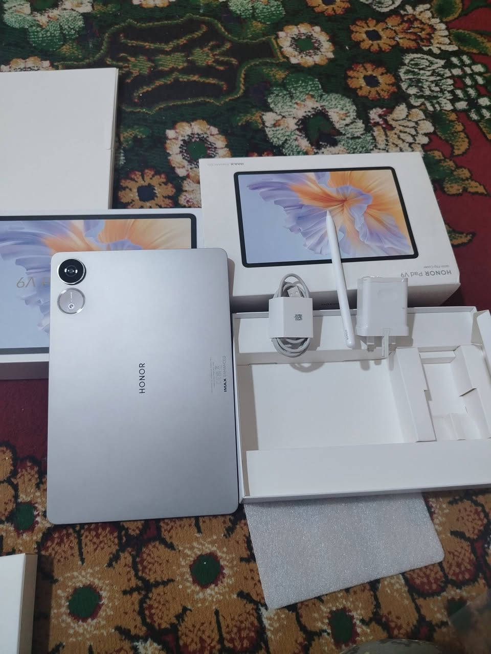 مرحبا ايباد هونر بي 9 أخذته جديد صايرله عدي ١٠ أيام أريد ابيعه سعره ٤٥٠ليريد يشوف مواصفاته يدخل عله اليوتيوب والله ايباد يخبل ليريده ***********
