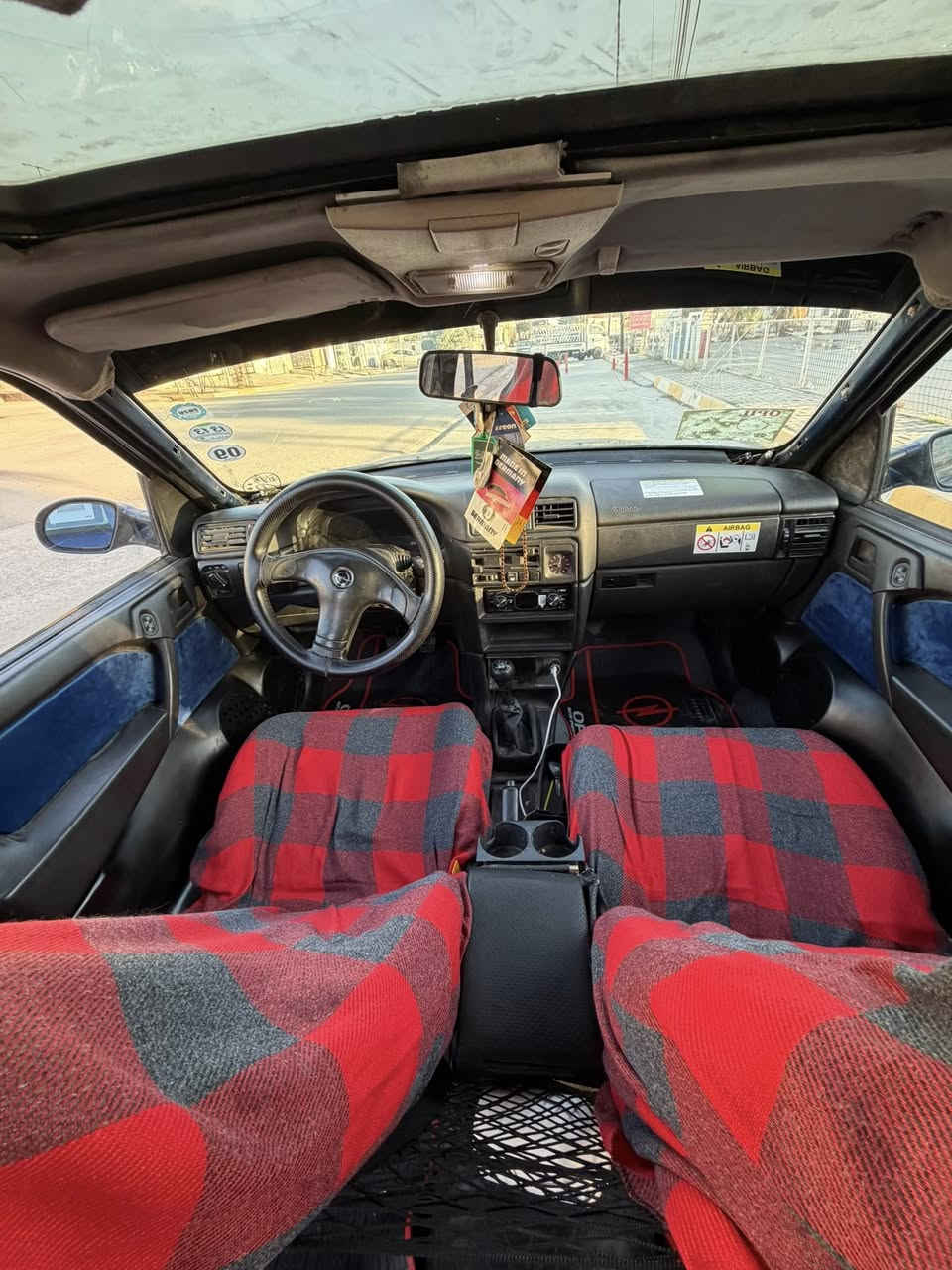 اوبل موديل ٩٣ بس جاملغ خلفي بدون دواخل علية سيستم صوت اربه ابواب سبورت كيج الكتروني اربع جامات كهربائي صدر جديد سياره اب اسمي سعره ٥٨ مجال *********** مكاني كركوك
