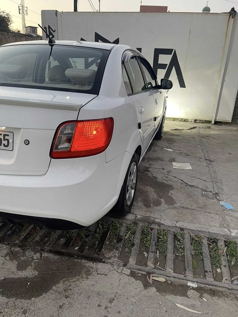 السلام عليكم
كيا ريو للبيع 
موديل 2011
لون ابيض 
سياره حلوه وجاهزه 
كير ومحرك شرط 
شاشه وكامره بيها
داخل صحراوي 
سنويه جديده ورقم مسطرة اربيل  
وهزه جديده 
محرك 14 الاصلي تبريد + تتفئه شرط
لا صرف ولا نفخ
تحكم بالمري + اشاير 
كابون بانزين بيها 
بسمي انا الشرعي وشرط التحويل 
السعر 105 وبيها مجال 
ضررها جاملغ السايق بدون دواخل +البوند مبدل سونرها مرفق بالصور 
مكان السياره موصل 
للتواصل
واتساب + اتصال
***********
