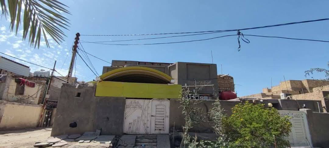 🏡 بيت طابو صرف للبيع ! 🏡🛑

📍 الموقع: حي الوحدة الثانية – مقابيل مدرسة الازهر الشريف 
📐 المساحة: 100 متر مربع (ركن على ساحه) طابو صرف 📜 مع فضله 30م مسيجه من ضمن البناء 
بناء عكادة ٢٠١٧ 

✨ تفاصيل الدار:

🛑 الطابق الأول:
✅ طارمة (5×4.5 م) + صحيات خارجية 🚗🚿
✅ استقبال  (3.5×5 م)
✅ مطبخ  (3.5×3 م) 🍽️
✅ صالة  (4.25×4 م) 
✅ مجمع صحي (2×2.5 م) 🛁
✅ غرفة نوم رئيسية (4×4 م) 🛏️
✅ منور عدد 1 🌞 

🛑 الطابق الثاني:
✅صاله (3 * 4 م) 
✅ غرفة نوم (3.5×5.5 )

الاتصال على الارقام ***********
***********
