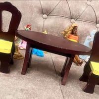 طاولة وكراسي • خشبيات • انتيكة