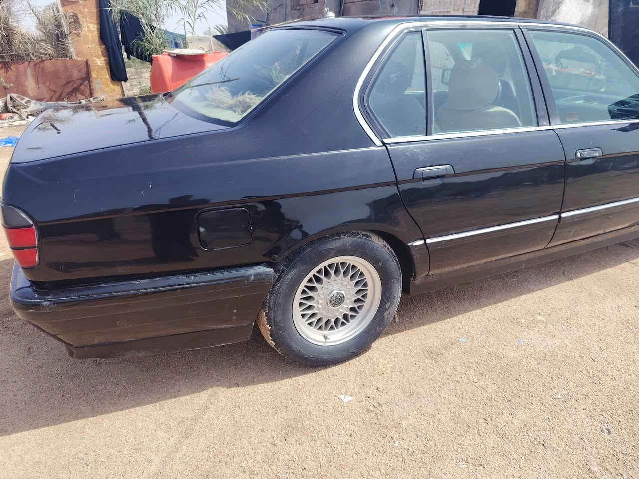 السلام عليكم اخوان
سياره ٧٣٥
١٩٩٢
لون اسود تعمير جديد
تبريد منضومه كامله
الغرفه كنتاره
سلايت جديد
ارضيه جلد
مسجل بلوتوث
حداديه قبل شهرين مبدلها تحتاج فقط زيتيات
السياره بأسمي رقم بغداد
محرك حاويه بعده بالضمان جديد
اكسل جديد
ارضيه جلد
السعر راسلني وتدلل
***********
*********** وات ساب
