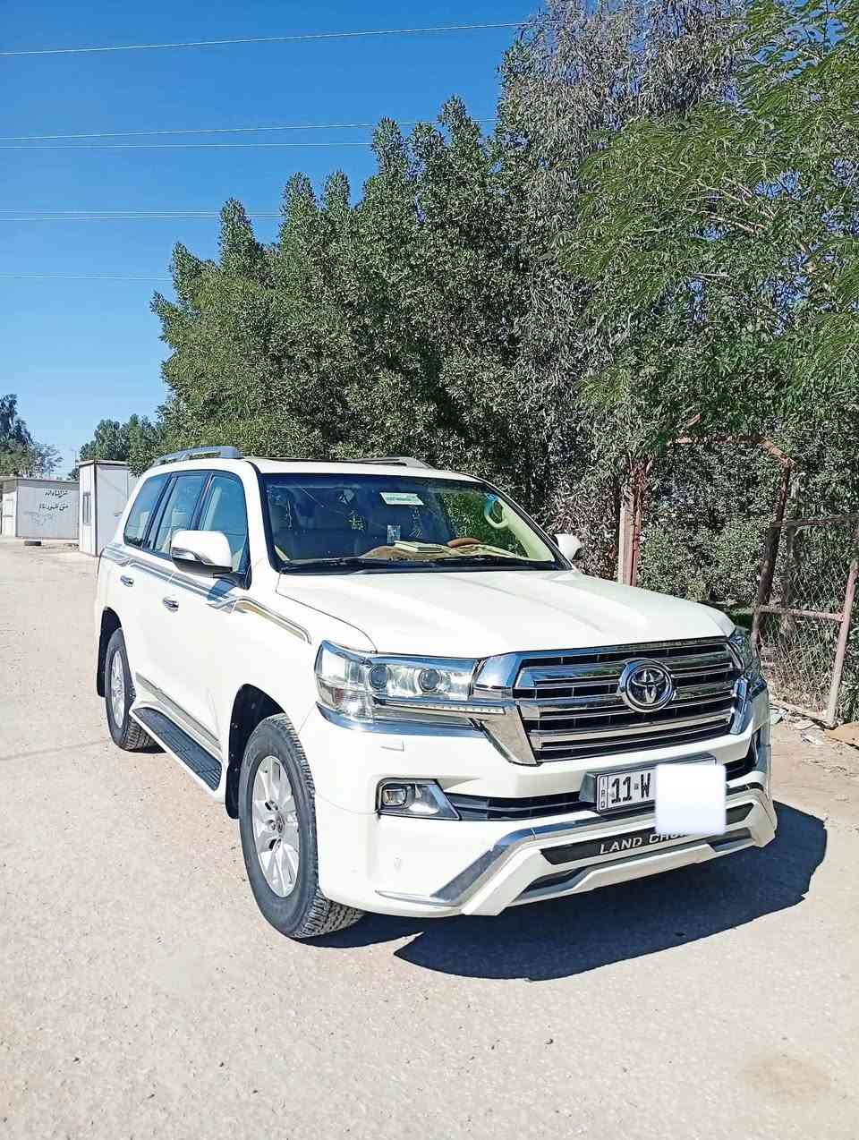 سلام عليكم شباب لاندكروز بريم للبيع موديل 2016 رقم بغداد انكليزي محرك 6 سلندر بسمي سياره مال جناي نظيفه مواصفات فتحه بالقماره دي فيدي مري شفط ثلاجه كراسي كهرباء ارباك عدد 8 سونار مع المنشور بيه قطعه وحده فقط خشم البنيد صبغ وملاوني  سياره ماشيه 161  حقيقي السعر 450 وبيه مجال مكاني بالحله للاتصال ***********
