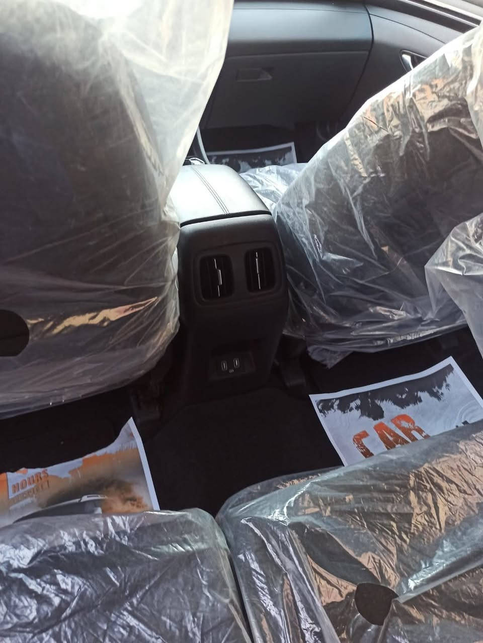 السلام عليكم ورحمة الله توكسان موديل ٢٠٢٢ وارد أمريكي 
ضرر خلفي تبديل قبغ جنطه اصلي
 وصبغ جاملغ خلفي (بدون شاصي وبدون حوض)
 وبارد قليل بالقماره اثر طخه بالتحميل
 مواصفات السيارة
 بصمة أبواب وتشغيل رادارات جانبيه وامامي وخلفي كامرا دواره 
 فور ويل تبريد قطعتين تدفئة كشنات تحديد مسار 
كشن كهرباء تشغيل عن بعد لد امامي وخلفي 
ثلاثه وضعيات قيادة سايد بريك بصمة 
تخم تاير جديد 
السيارة رقم بغداد الرقم الجديد بأسمي 
السعر  180  بيها مجال شي قليل 
*********** مكان السيارة بغداد السريدات
