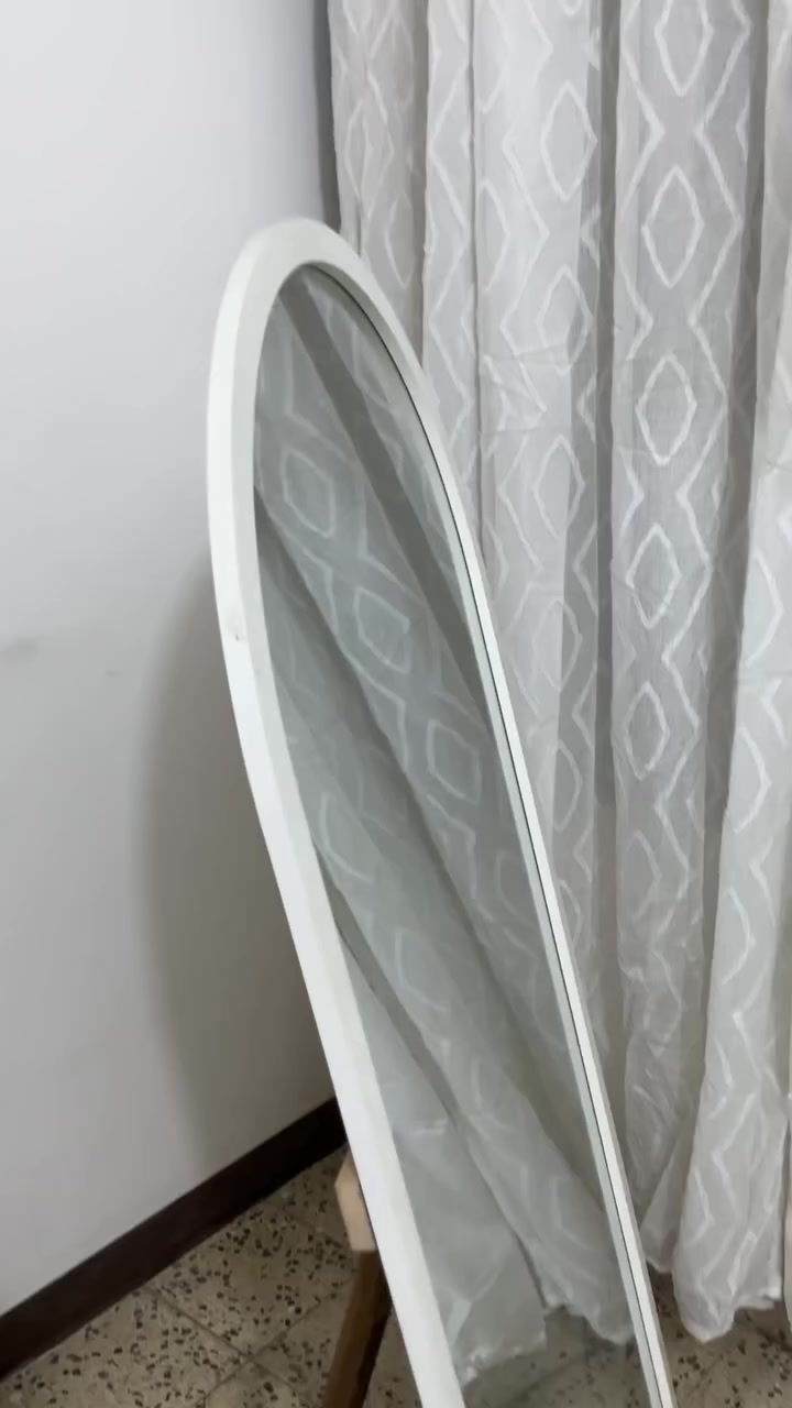 مراية للبيع السعر 45 الف قفل تواصل خاص عنوان شارع فلسطين الرقم *********** واتساب تواصل
