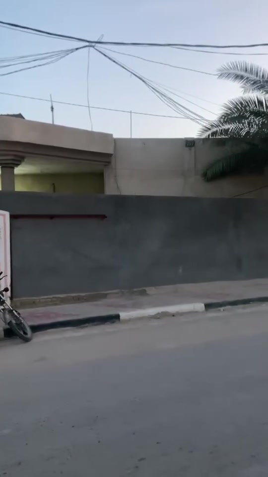 سلام عليكم بيت الايجار بيت ٣٥٠متر البيت يؤجر فقط معهد او روضه بيت كبير وكدامه مساحه خير من الله العنوان قضاء الحسينيه العطيشي خلف الدفاع المدني مباشرآ استفسار اتصال ***********
