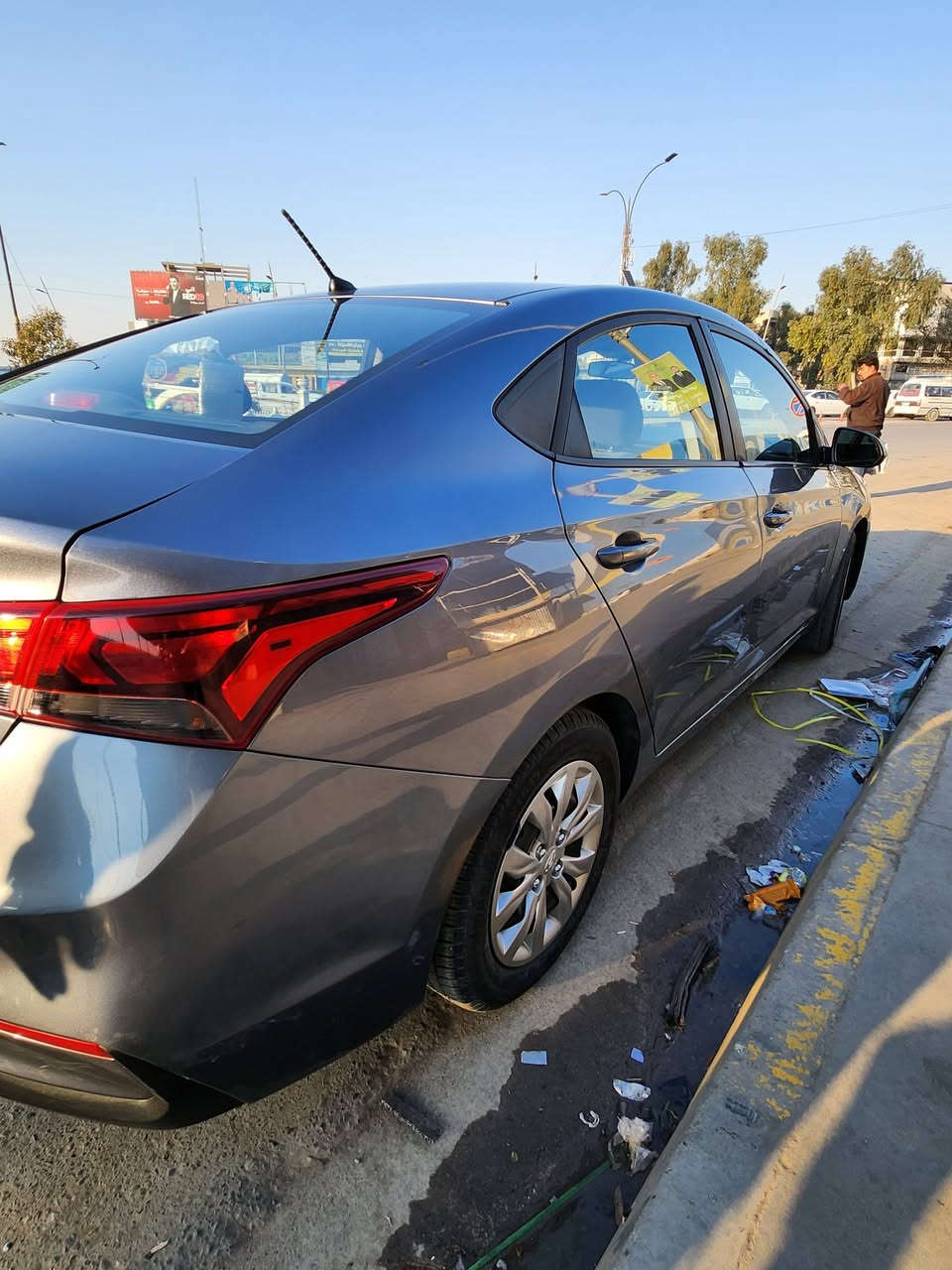 السلام عليكم، هونداي اكسنت وارد امريكي للبيع موديل 2020 مواصفات نص فول ضرر السياره قطعتين صبغ بدون دوخه.  وبيها تعديلين بسيط. سعر 117 بها مجال رقم اربيل سنويه جديده شرطه التحويل سياره محرك 16      دوش دبل نازل صدر امامي خلفي جديد محرك بشرط جير بشرط عنوان موصل الايسر ***********
