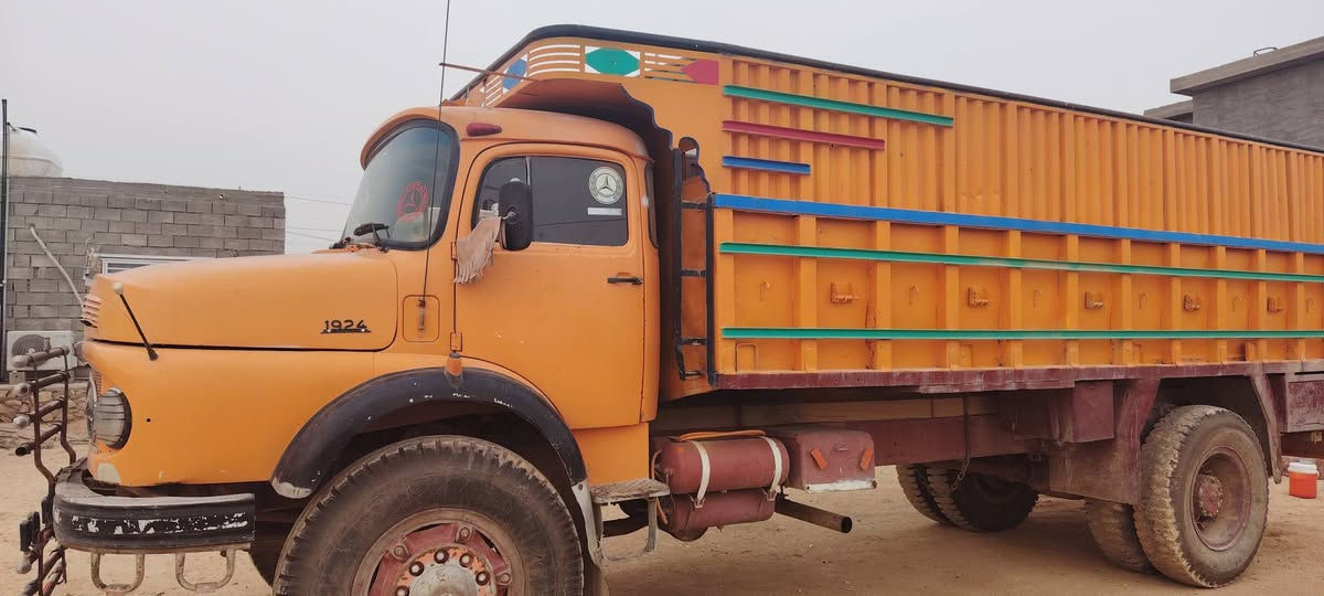 مارسيدس 79 مصبوغه عام ومحدثه 81 رقم بغداد اصفر شرط التحويل كير محرك اكسل شرط شاصي كلاب طويل العنوان الانبار قضاء حديثه للاستفسار ***********
***********
