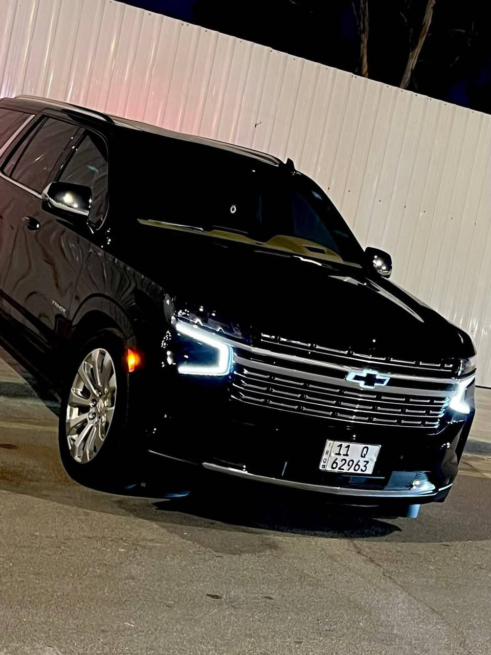 شيفروليت تاهو بريمير  2024 ( خـليـجـي )
مغلفه ppf برطاني اصلي   وبي ضمان 10سنوات 
الموديل :2024 ( خليجي )
اللون : اسود 
العداد :13KM اخت الزيوا 
ضمان وكاله المنصور علامه سوداء ضوء القمر
السيارة كفالة عامة  بحالة الوكالة
حجم المحرك : 5300 Cc
عدد الاسطوانات : 8 اسطوانات ( 8 سلندر )
المواصفات : 
* سقف بانوراما 
* دخول ذكي للسياره 4 أبواب ( بصمه )
* المقاعد كهربائية تدفئة و تبريد
* مقصوره الركاب من الجلد الفاخر + مغلف لحماية الكشنات  + خشب ملكي 
* شاحن وايرلس لاسلكي
* ويل 22 انج
* نظام الرؤيه : 5 كامرات رؤيه شامله ( BIRD VIEW )
* نظام التعليق مستقل
* كشنات ميموري خزن
* نظام الصوت BOSE سماعات عدد 10
* دوسات كهرباء + اناره LED
* نظام سحب مقطوره تحكم كامل + كامرة لرؤية المطوره
* نظام جكات
السيارة رقم بغداد الدولي بسمي تحويل

رقم صاحب سيارة ***********
السعر مناسب جدا مستعجل عالبيع
