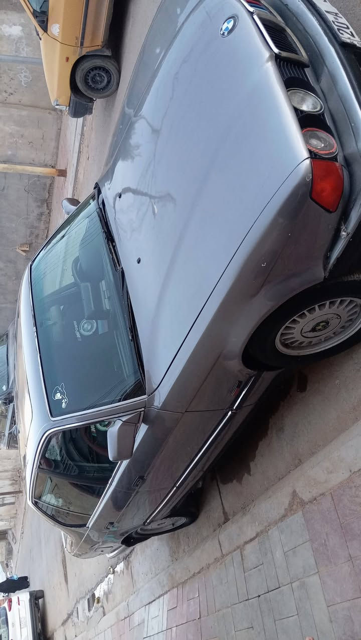 سلام عليكم بي ام ٧٣٥
موديل ١٩٩١ بسمي سنويه لحد ثلاثين 
البيع مكاني كربلاء  ***********
تبريد شغال كهربائيات كلهه كامله 
زنون جديد هورن جديد 
مكينه جديده شادلهه  ٧٣٠ مفتوح
عربانه الوره شادلهه جديده 
مشكله بيهه بل كير فقط وهيه وبارده تتاخر بل تنميره 
من تحمه  كير كلش طبيعي نمره سلسات 
رقمي بي واتساب
