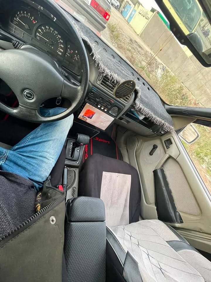 🚗 أوبل فكترا للبيع - ناصبة ومرتبة شرط الفحص 🚗
المواصفات والتفاصيل:
 نوع السيارة: أوبل فكترا
 المحرك: 2.0 (محرك 20)
 الكير: أوتوماتيك
 حالة السيارة: كير ومحرك (شرط الفحص)، السيارة ناصبة ومرتبة ونظيفة جداً وما ناقصها شي.
المميزات والإضافات:
 فتحة سقف (تنتة)
 شاشة وكاميرا للرجوع للخلف
 سنتر لوك
 ميزة إضافية: متوفر بيها كوبون بنزين جاهز.
💰 السعر: 40 ورقة (وبي مجال للشراي).
📞 للتواصل والاستفسار: رقم الهاتف (بـيه واتساب): ***********
