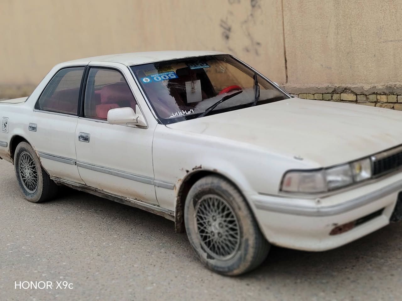 سلام عليكم شباب 
سياره كرستا كصيف مديل 91 
لون ابيض لؤلؤي 
رقم تلفون  ***********
