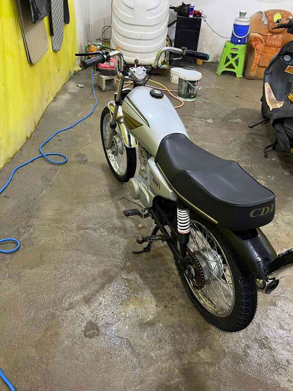 سلام عليكم دراجه للبيع شاصي ٢٣ اصلي اوراق ومكينه ٢٣ اصلي مكاني شطره ***********
