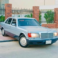 ٣٨٠ SEL • محرك V8 • جلد ازرق