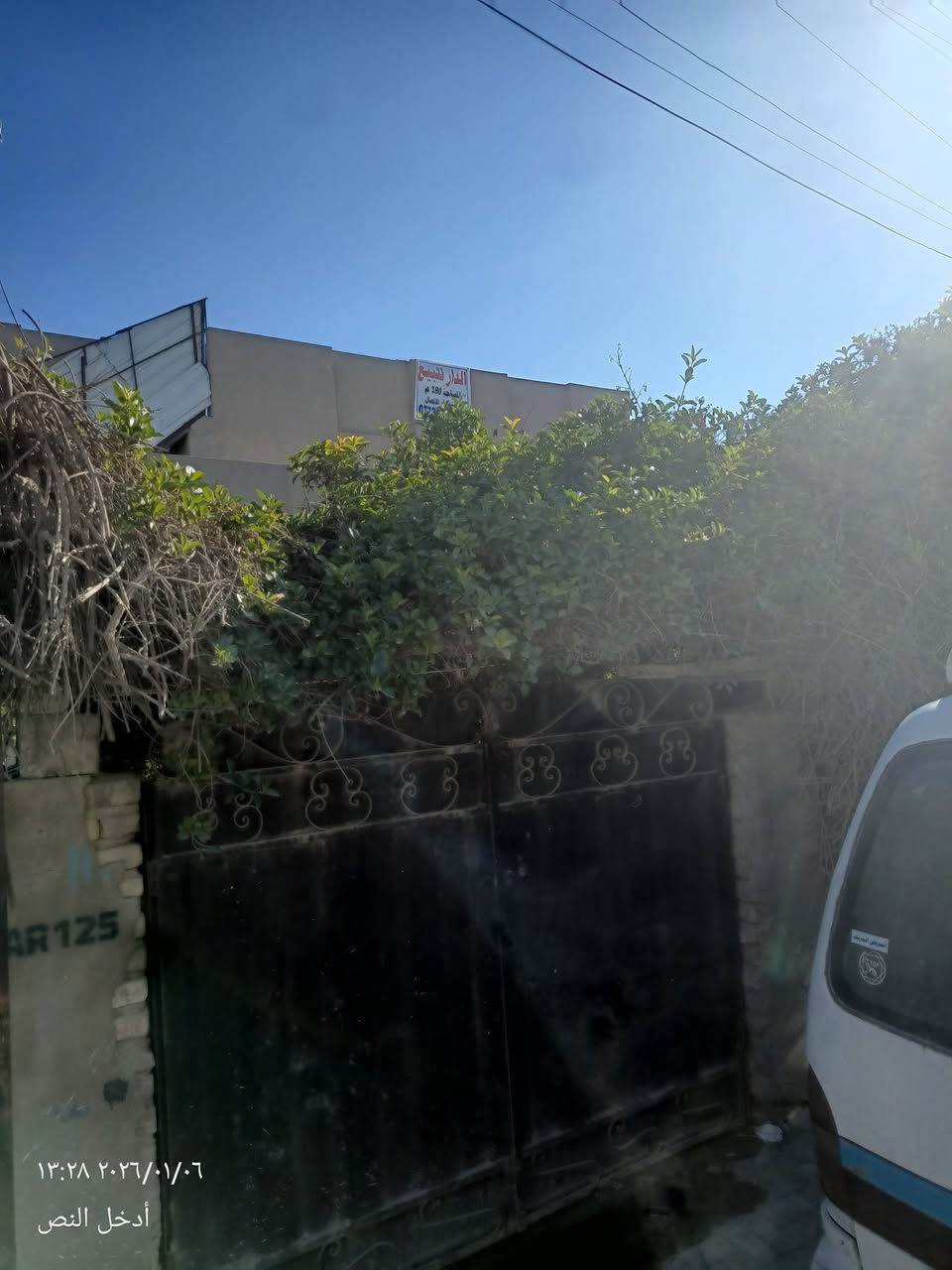 دار للبيع المساحة 180 متر واجه 12 نزال 15 ينقسم نصفين حسب المساحه الي تعجبك
بناء تسعينات موقع البياع حي السويب

 طابق ونص 
2 غرف نوم
2 هول داخلي 
2 حمام 
استقبال 
مطبخ 
مناور ثنين 
للاستفسار الاتصال على رقم *********** ☎️  بي واتساب
