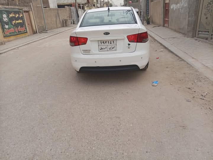 سلام عليكم سياره كيا سيراتو وارد خليجي مديل 2011 البيع مكينه وكير وتبريد وحداديه جاهزه تخم تايرات جديد  ما عده بنيد مضروب شويه ومرجعينه شاير بل مري تحكم ستيرين سياره بل عافيه الي ياخذه مكان سياره النجف الاشرف شارع الاحولي سعر سياره 100 وبيه مجال هذه رقمي *********** يتوفر وتساب
