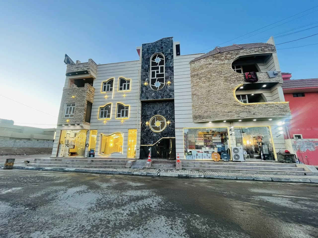 إعلان..📢🆕

عماره سكنيه للعوائل فقط 

شقق  للأيجار في الخالدية 

بناء حديث درجة أولى💯

كل شقه تحتوي على غرفتين وصاله واستقبال ومطبخ وملحقات 

مساحه -145 متر للشقه الواحده 🔛

بأسعار مناسبه 💰💲

الخالديه - حي القدس  📍

للأستفسار 

***********📱
