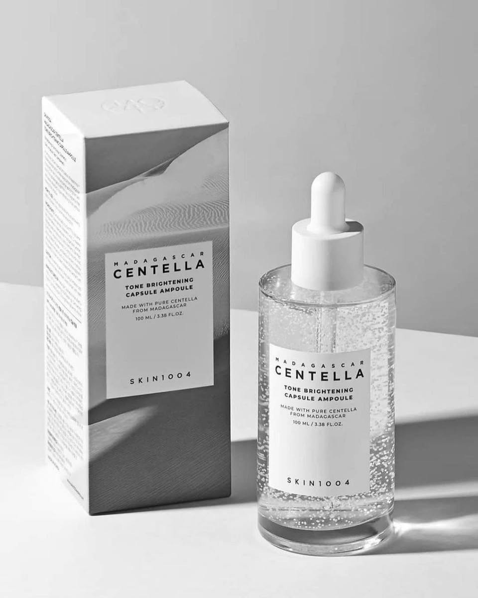​1. سكين 1004 - أمبول تفتيح البشرة (SKIN1004 Centella)
فوائده: يفتح لون البشرة، يعالج التصبغات والبقع الداكنة، ويهدئ التهيج.
​يناسب بشرة: جميع أنواع البشرة، خاصة البشرة الباهتة والمصابة بالتصبغات.
​2. إيكوال بيري - سيروم الفيتامينات والنضارة (EQQUAL BERRY)
​فوائده: يمنح البشرة إشراقة ونضارة فورية، يغذيها بالفيتامينات، ويقوي حاجز الحماية.
​يناسب بشرة: جميع أنواع البشرة، خاصة البشرة المرهقة، الجافة، والفاقدة للحيوية.
​3. فيشي - مينيرال 89 (VICHY Minéral 89)
​فوائده: ترطيب عميق ومكثف، تقوية حاجز البشرة ضد الجفاف والعوامل الخارجية، ويعطي ملمساً مرناً وصحياً.
​يناسب بشرة: جميع أنواع البشرة، وممتاز جداً للبشرة الجافة، الحساسة، والمصابة بالجفاف 

توصيل ديوانيه


**إذا كنت صاحب هذا الإعلان وتريد حذفه لأي سبب، رجاءا أرسل رسالة إلى الدعم الفني**